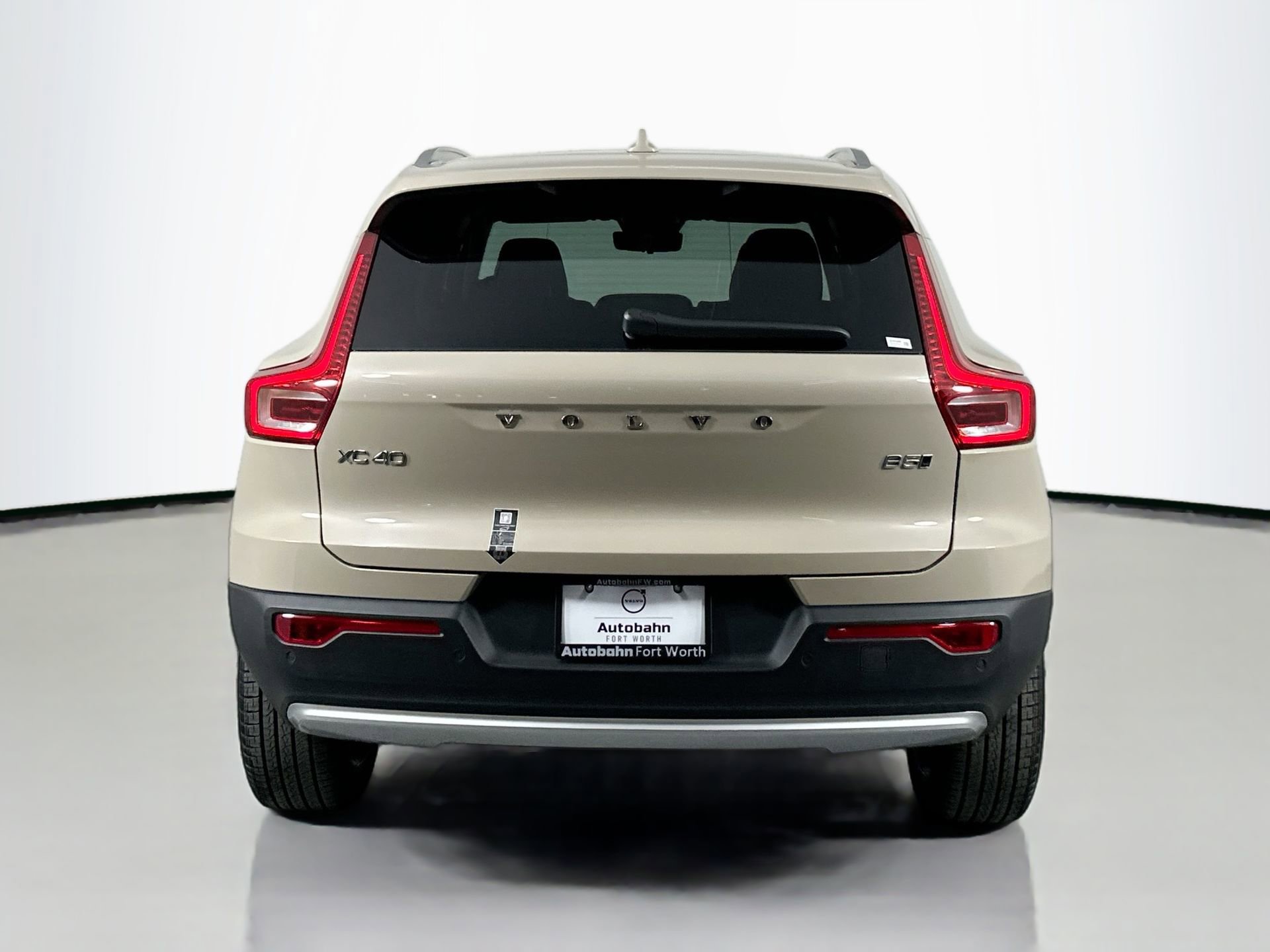 New 2025 Volvo XC40 B5 Ultra w/ Protection Package Premier image 6