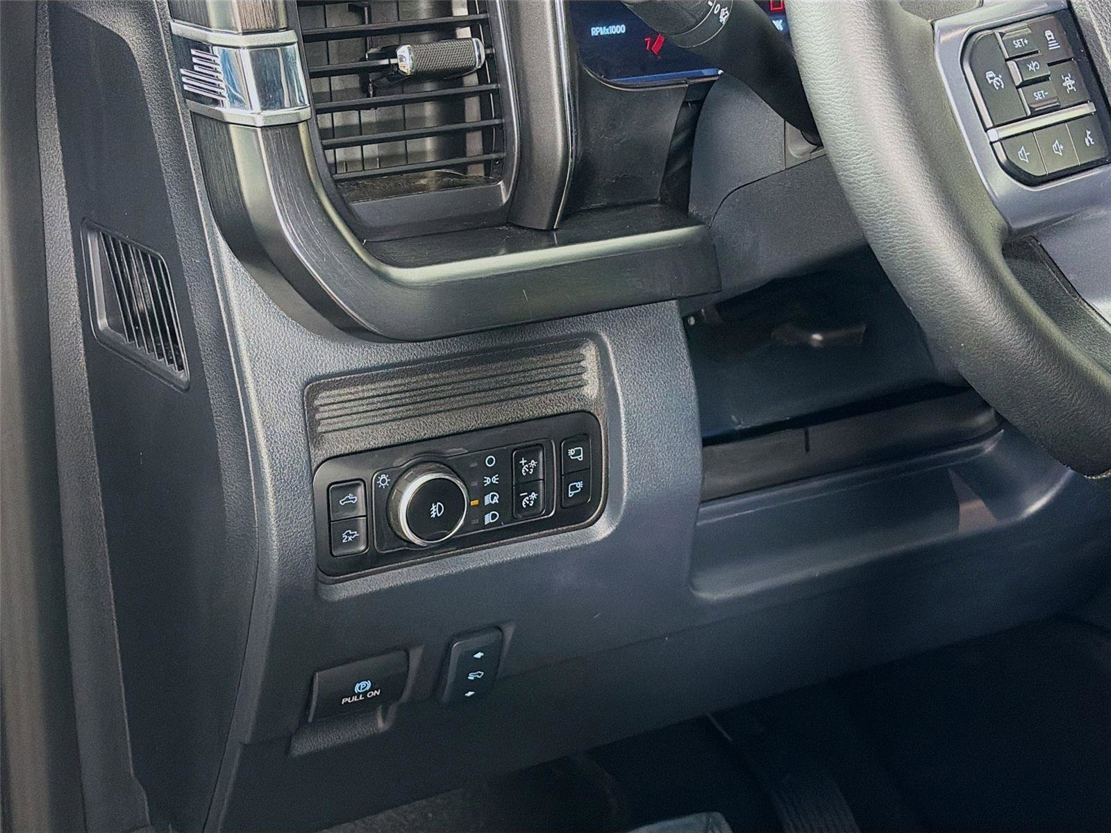 Used 2025 Ford F350 Lariat w/ Lariat Ultimate Package AWD/4WD image 10