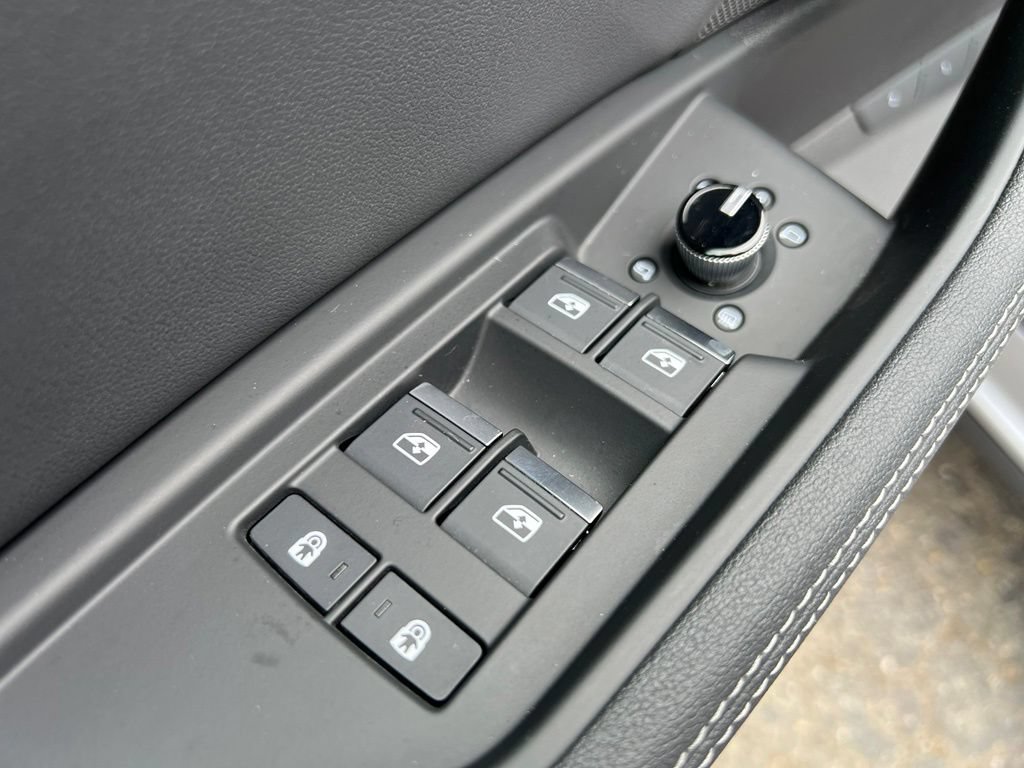 Used 2022 Audi e-tron Premium AWD/4WD image 39