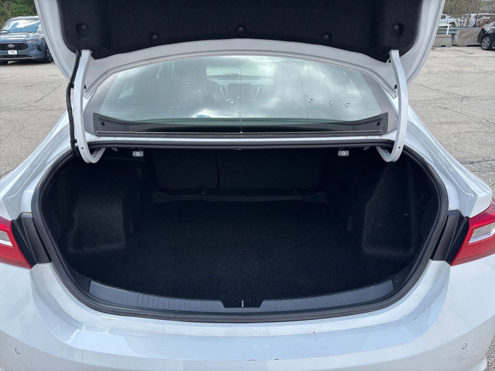 Used 2024 Chevrolet Malibu LT image 32