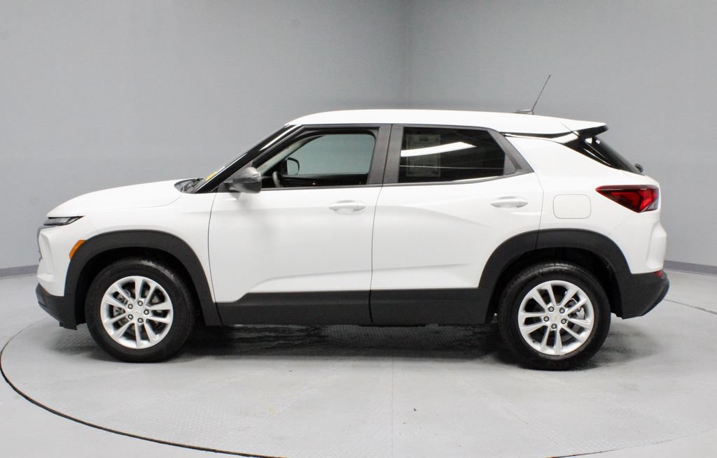 Used 2024 Chevrolet TrailBlazer LS w/ LS Convenience Package FWD image 8