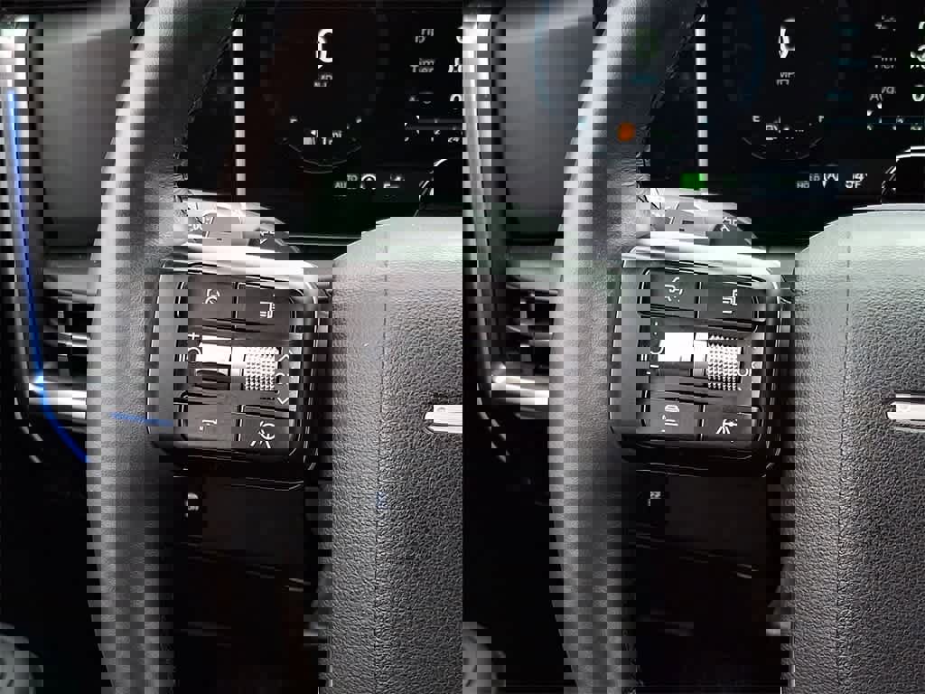 Used 2025 Hyundai Santa Fe Limited image 23