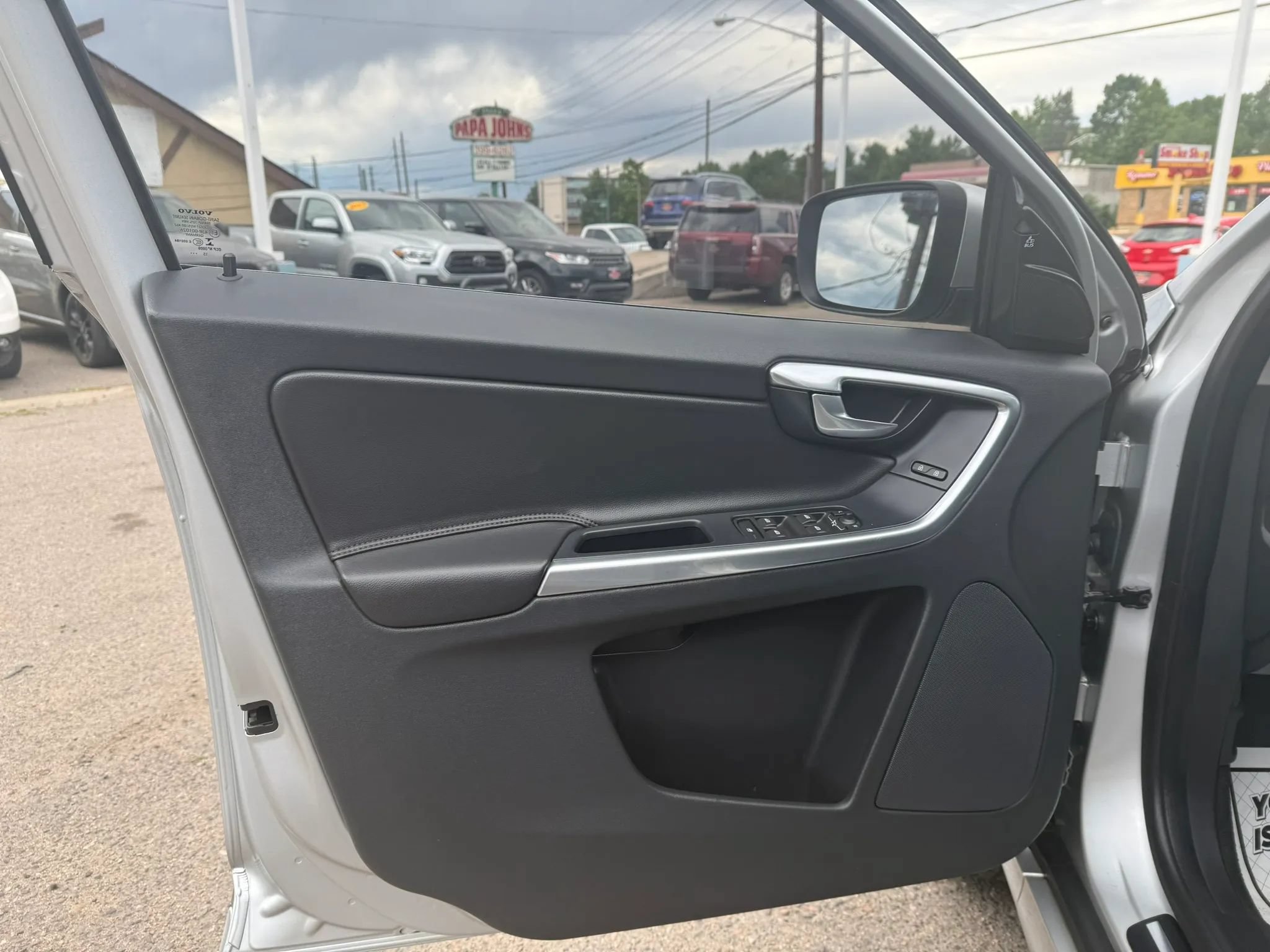 Used 2016 Volvo XC60 T5 Premier w/ Protection Package AWD/4WD image 12