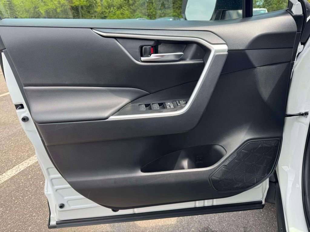 Certified 2025 Toyota RAV4 XLE AWD/4WD image 18