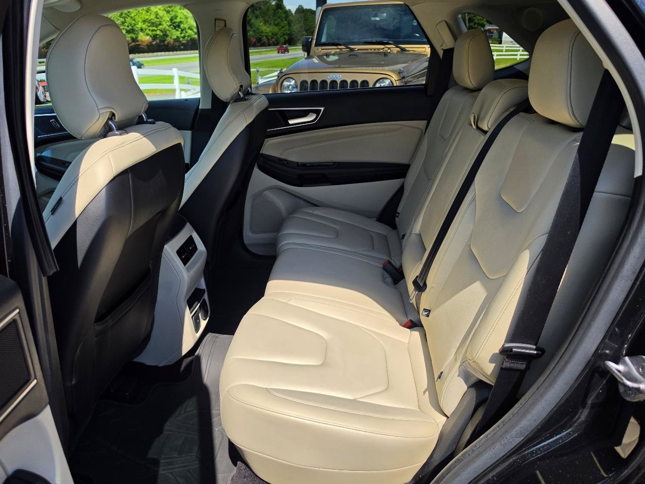 Used 2015 Ford Edge Titanium w/ Technology Package FWD image 4