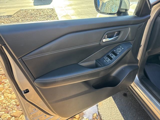 Used 2024 Nissan Rogue SL image 13