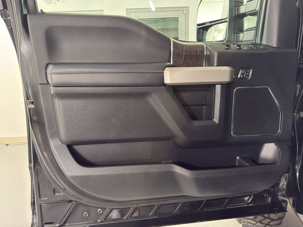 Used 2021 Ford F250 Lariat w/ Lariat Value Package image 4