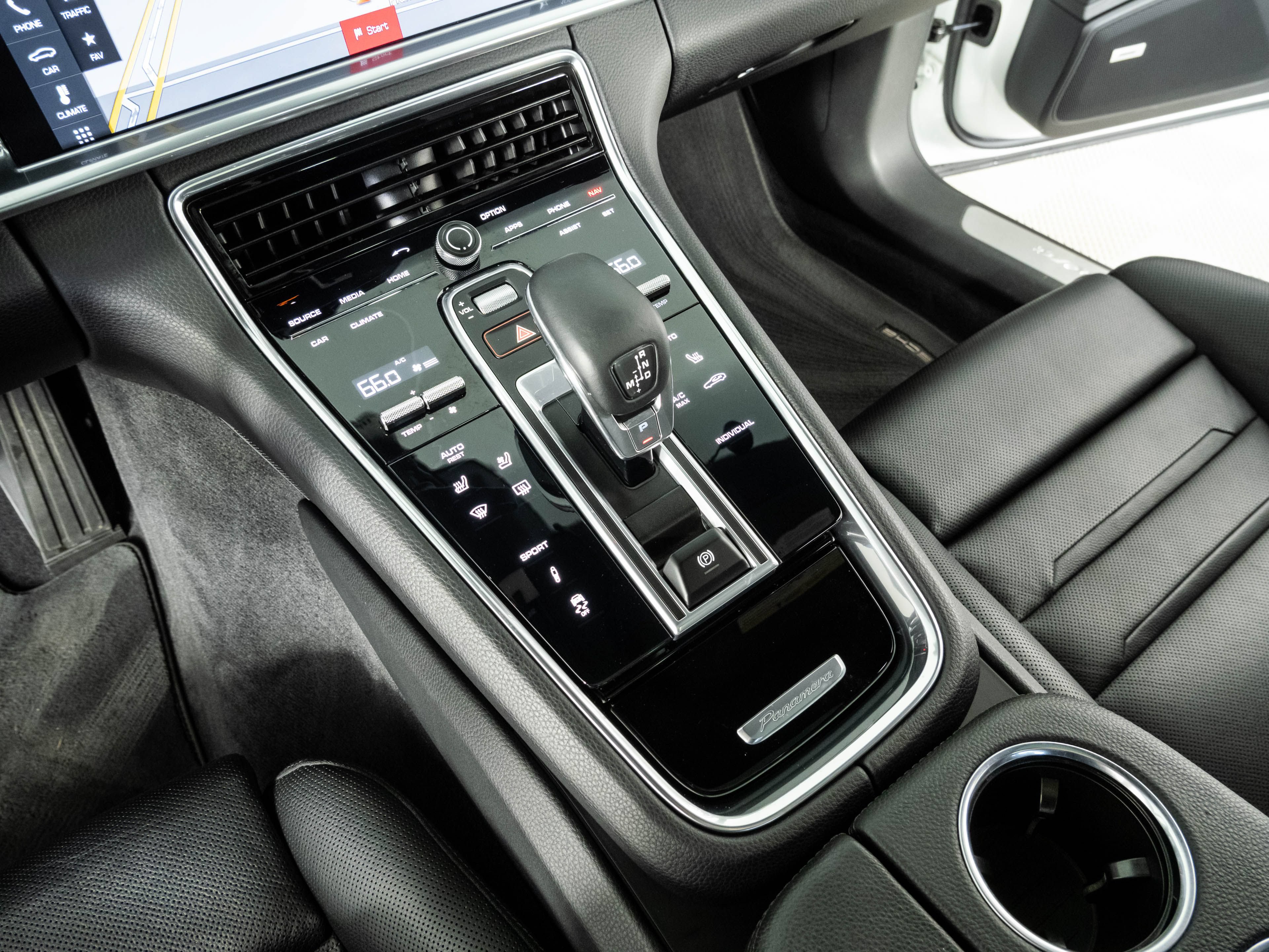 Used 2019 Porsche Panamera 4 AWD/4WD image 17