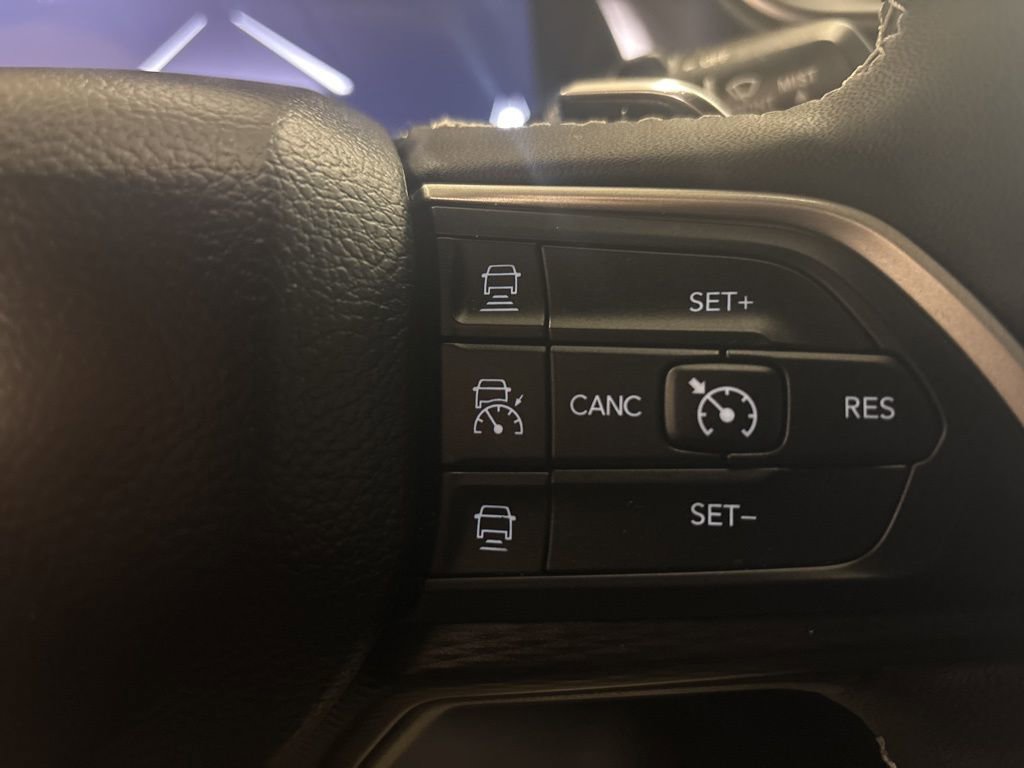 Used 2023 Jeep Grand Cherokee Altitude AWD/4WD image 18
