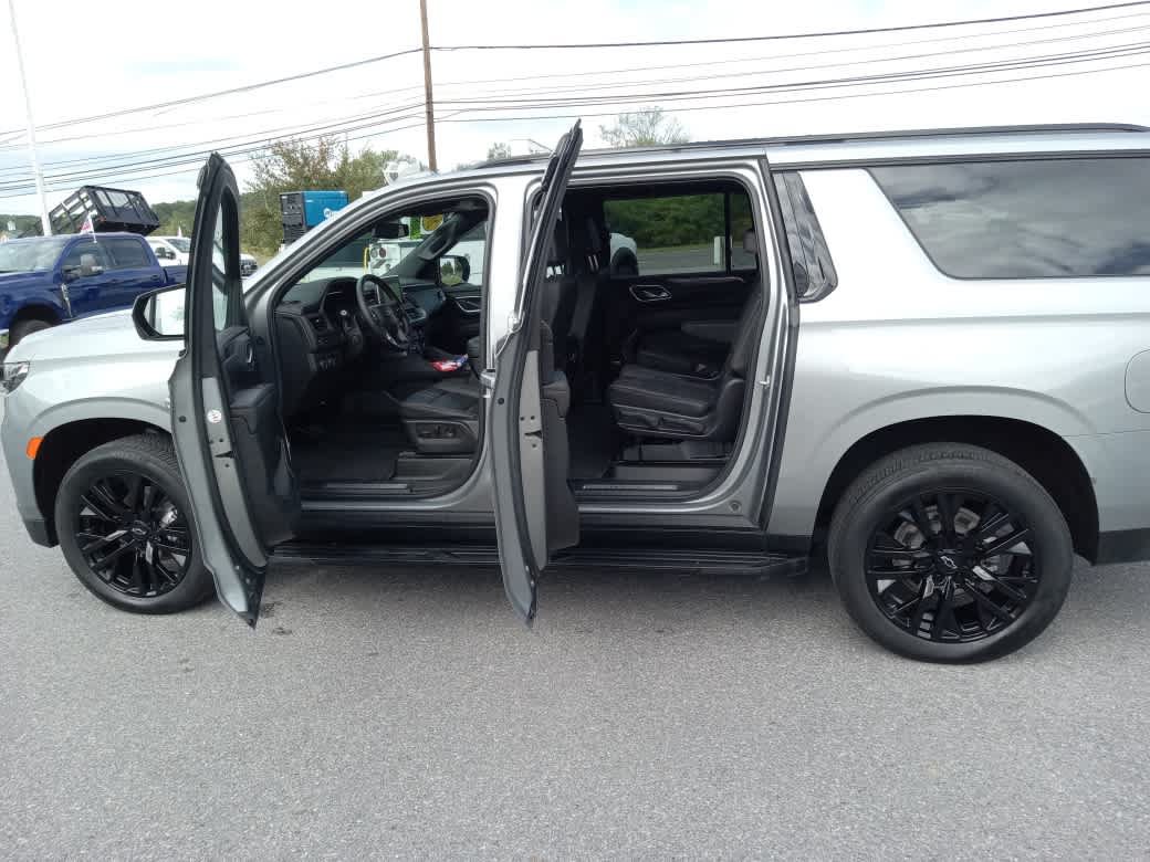 Used 2024 Chevrolet Suburban RST w/ Luxury Package AWD/4WD image 26