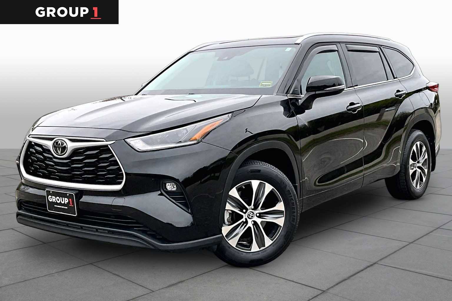 Used 2021 Toyota Highlander XLE AWD/4WD image 1
