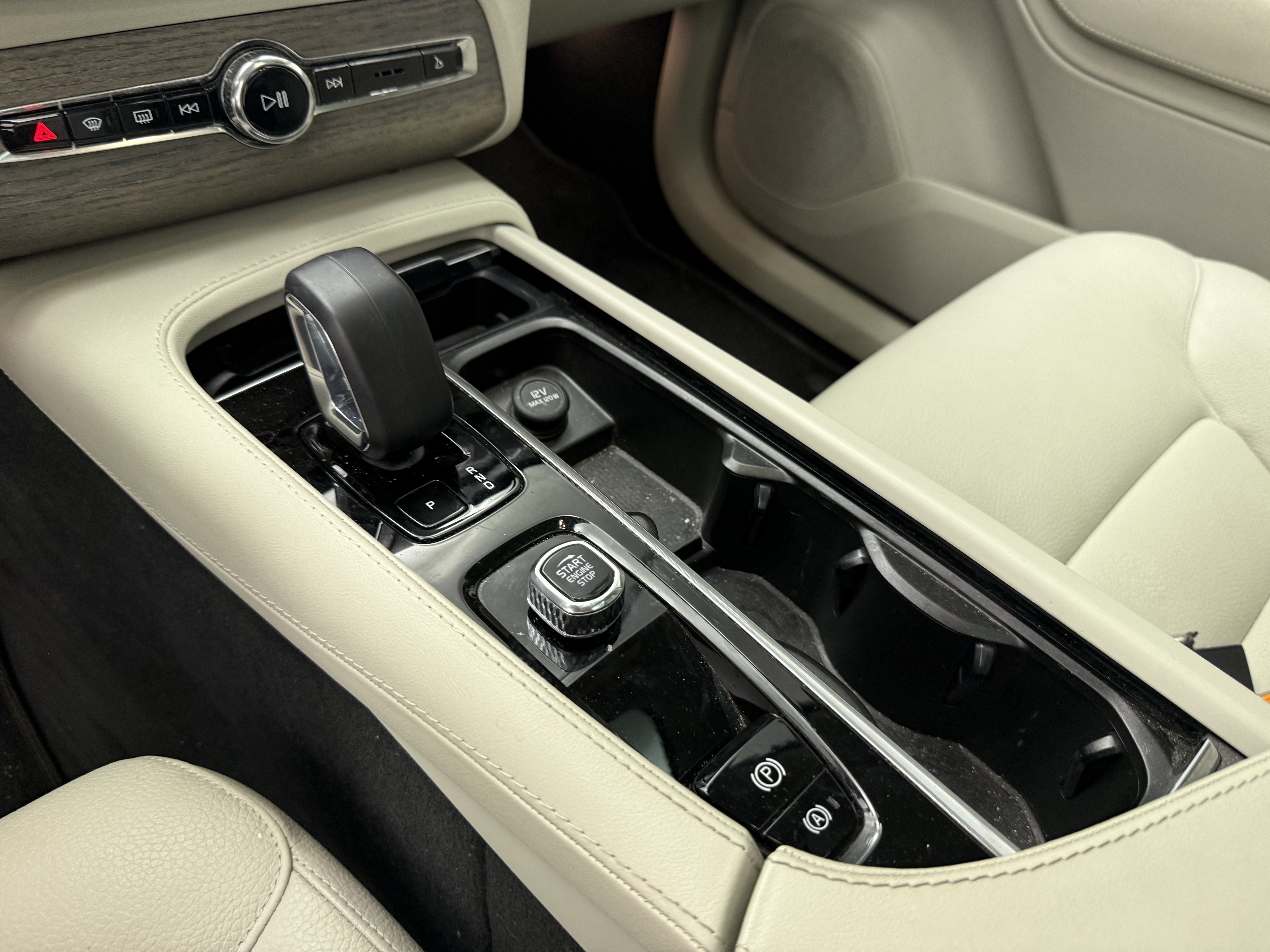 Certified 2023 Volvo XC90 B6 Plus w/ Protection Package Premier AWD/4WD image 20