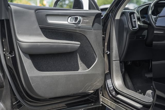 Certified 2025 Volvo XC40 B5 Plus AWD/4WD image 39