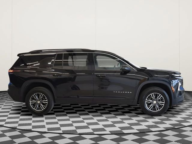 Used 2024 Chevrolet Traverse LT AWD/4WD image 2