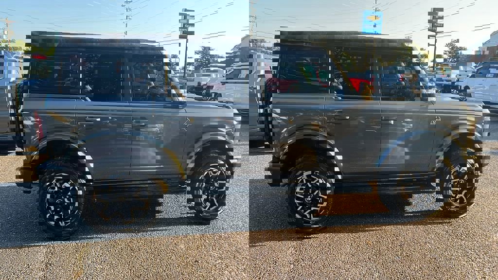 Used 2024 Ford Bronco Outer Banks image 4