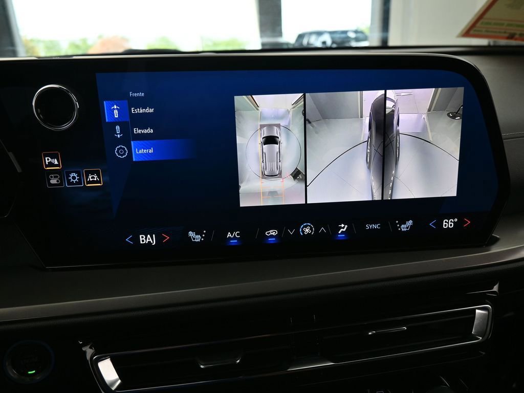 Used 2024 Chevrolet Traverse LS image 25