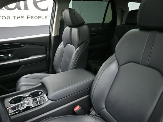 Used 2023 Honda Pilot Touring image 16