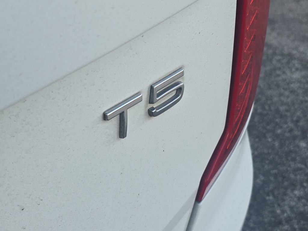 Used 2020 Volvo XC90 T5 Momentum w/ Protection Package Premier image 8