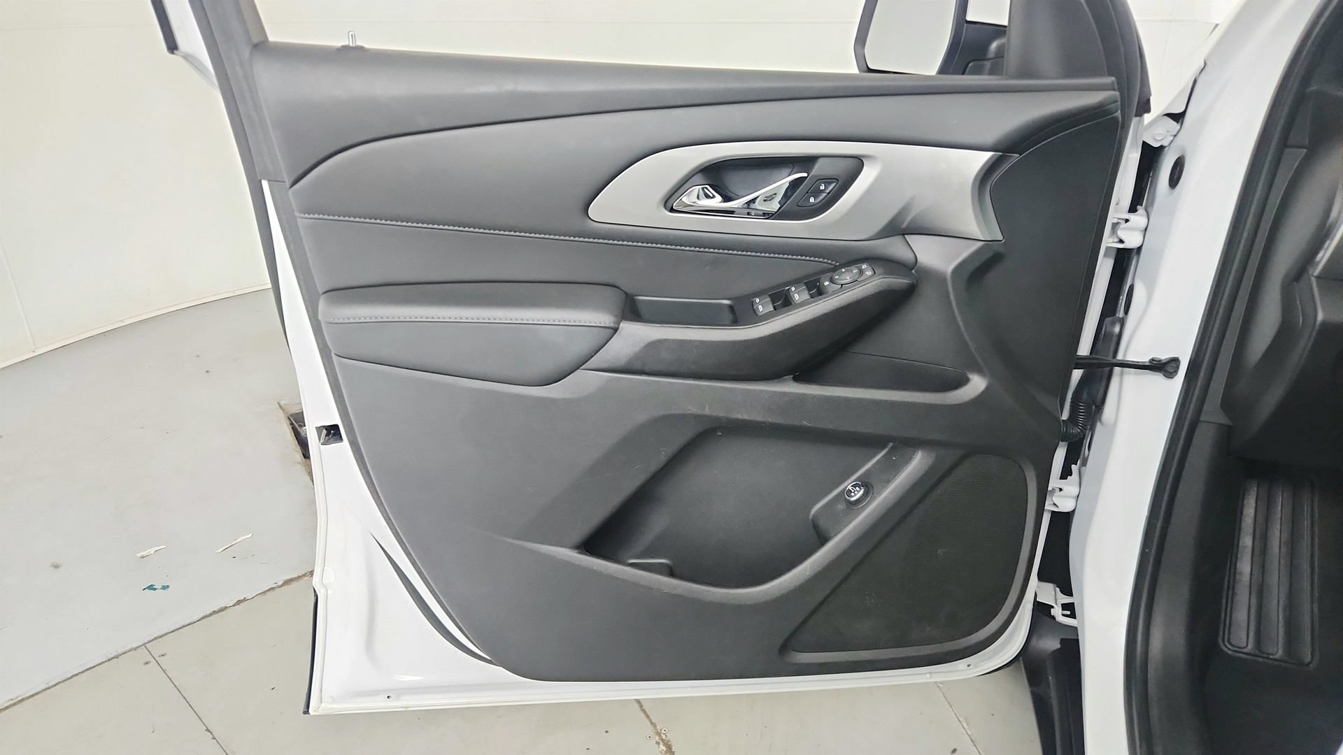 Certified 2023 Chevrolet Traverse LT FWD image 16