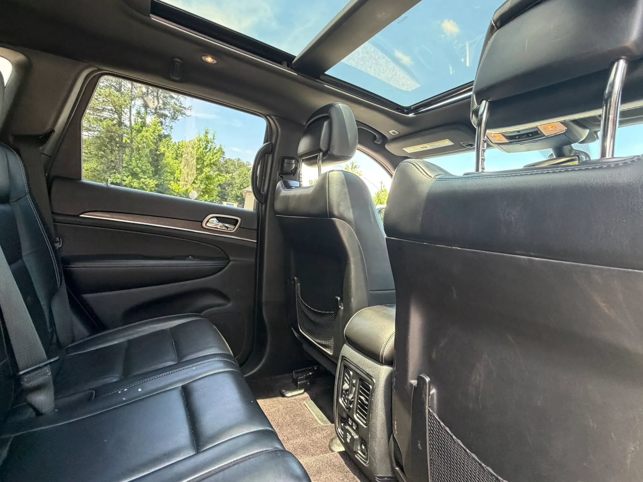 Used 2017 Jeep Grand Cherokee Limited w/ Luxury Group II AWD/4WD image 22