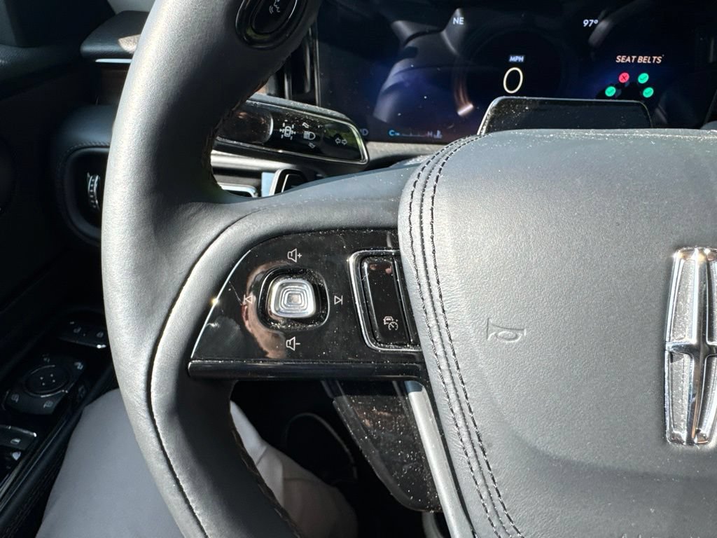 Used 2025 Lincoln Aviator Reserve AWD/4WD image 14