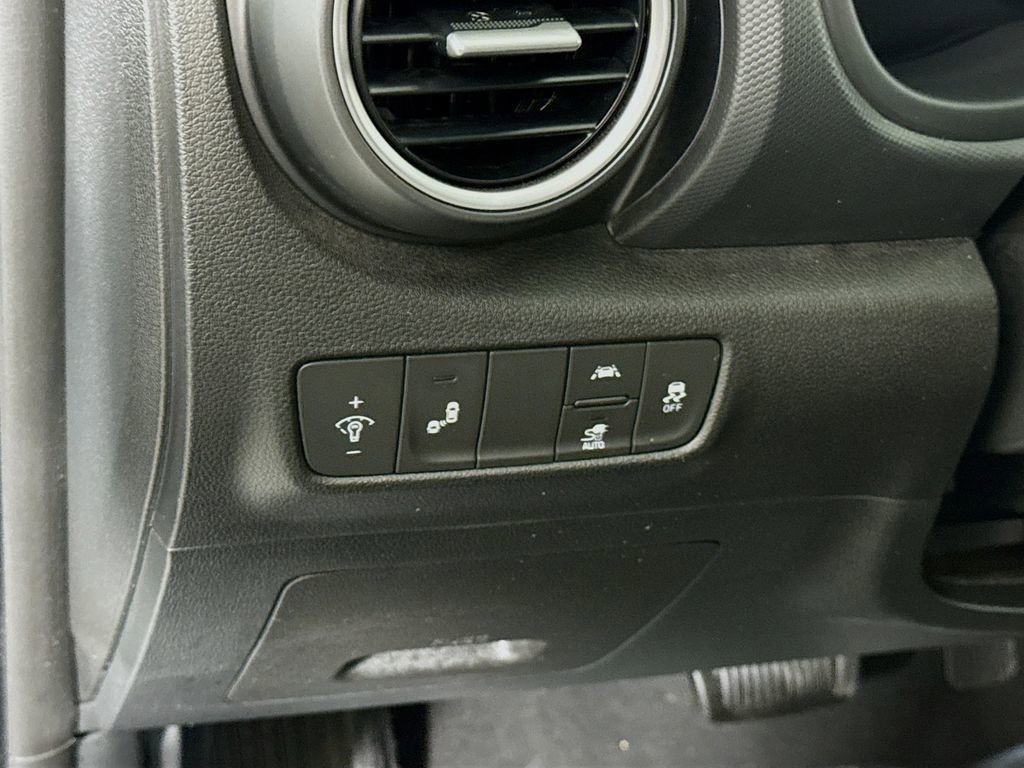 Certified 2021 Hyundai Kona Limited FWD image 20