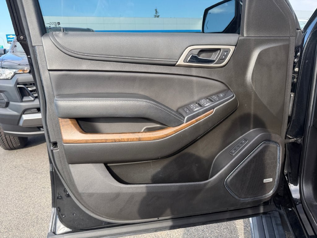 Used 2019 GMC Yukon Denali w/ Denali Ultimate Black Edition AWD/4WD image 21