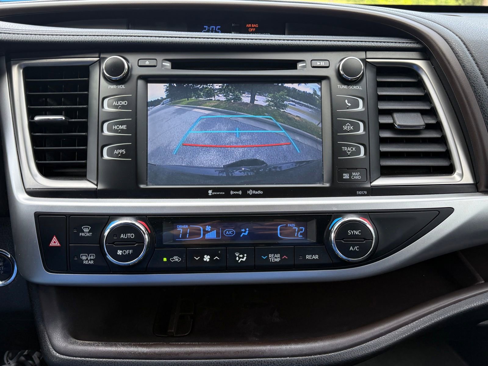 Used 2018 Toyota Highlander XLE FWD image 32