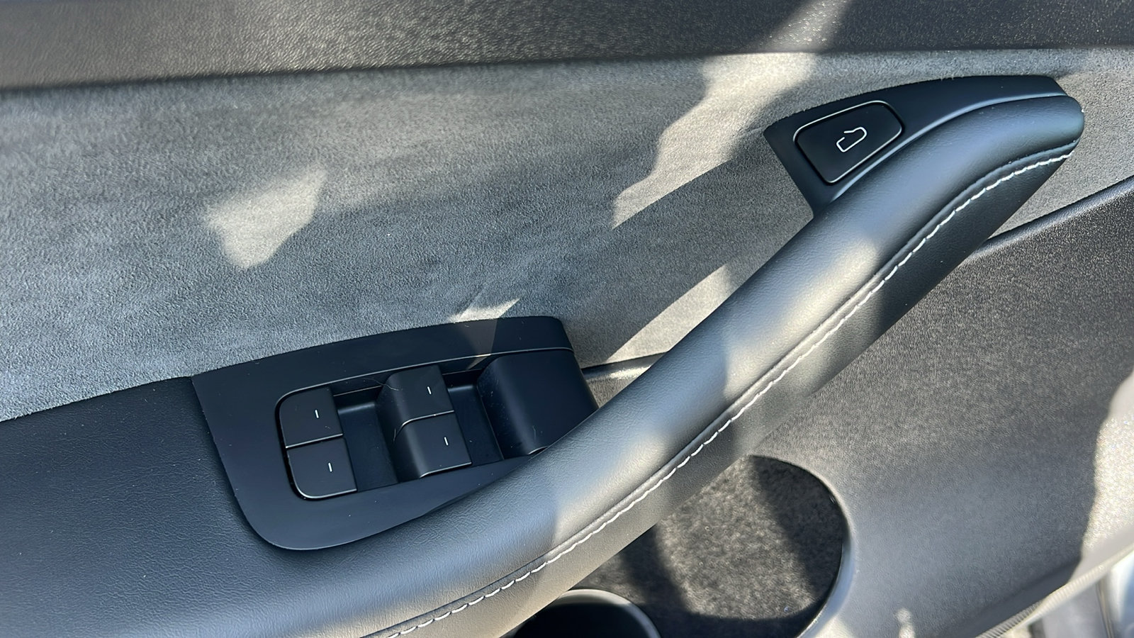 Used 2023 Tesla Model Y Long Range AWD/4WD image 16