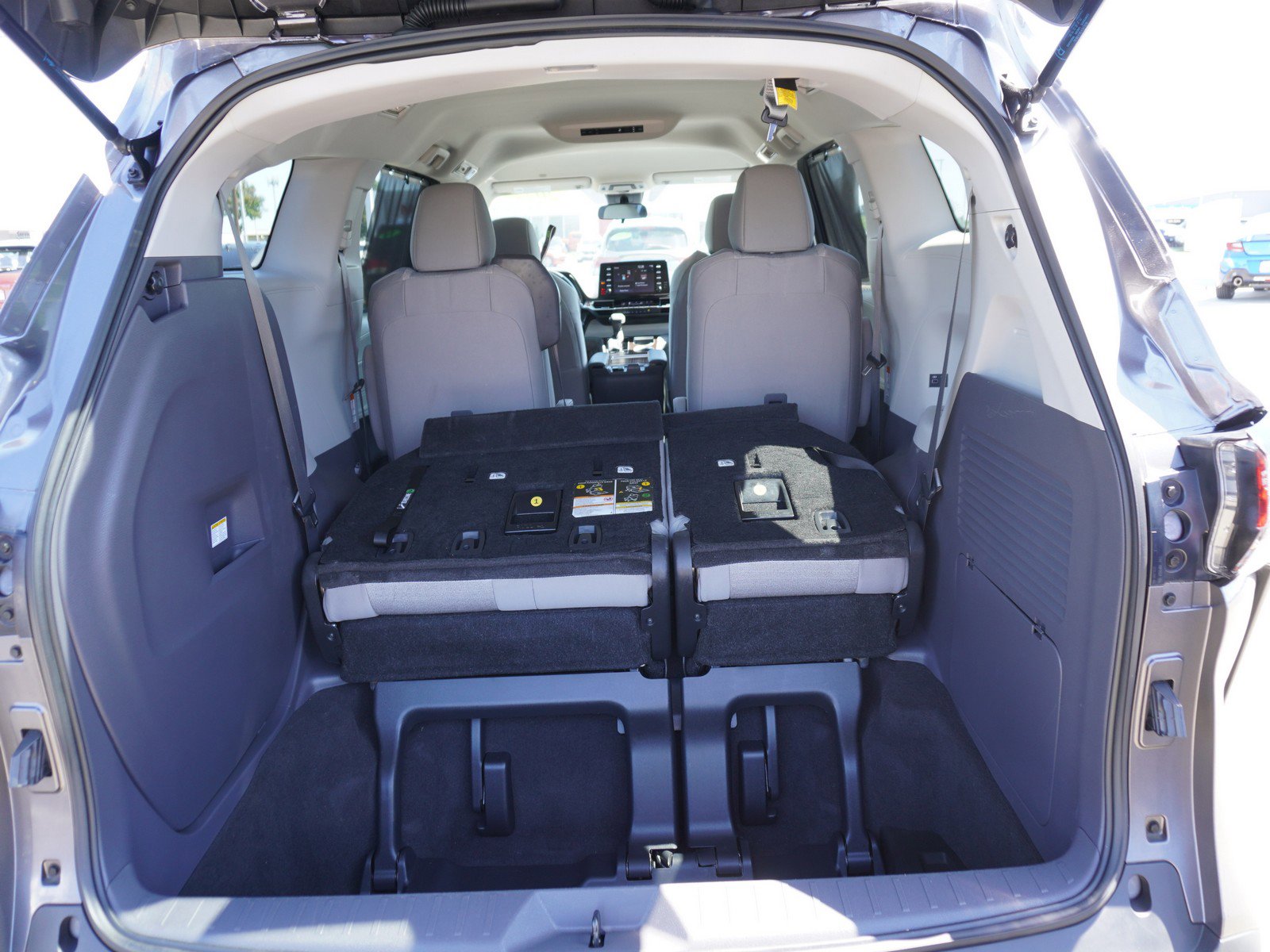 Used 2022 Toyota Sienna LE image 12
