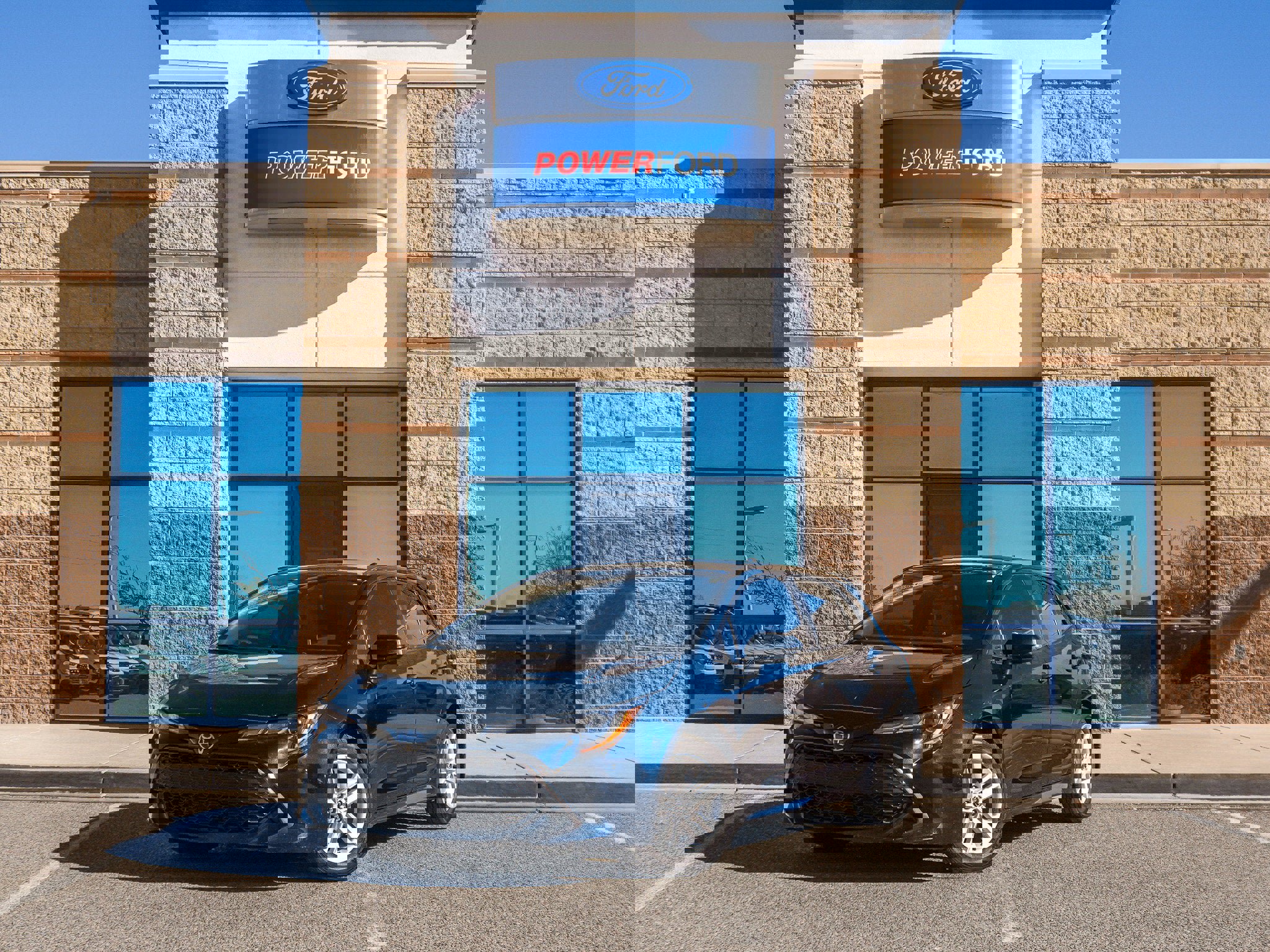 Used 2022 Toyota Corolla SE image 2