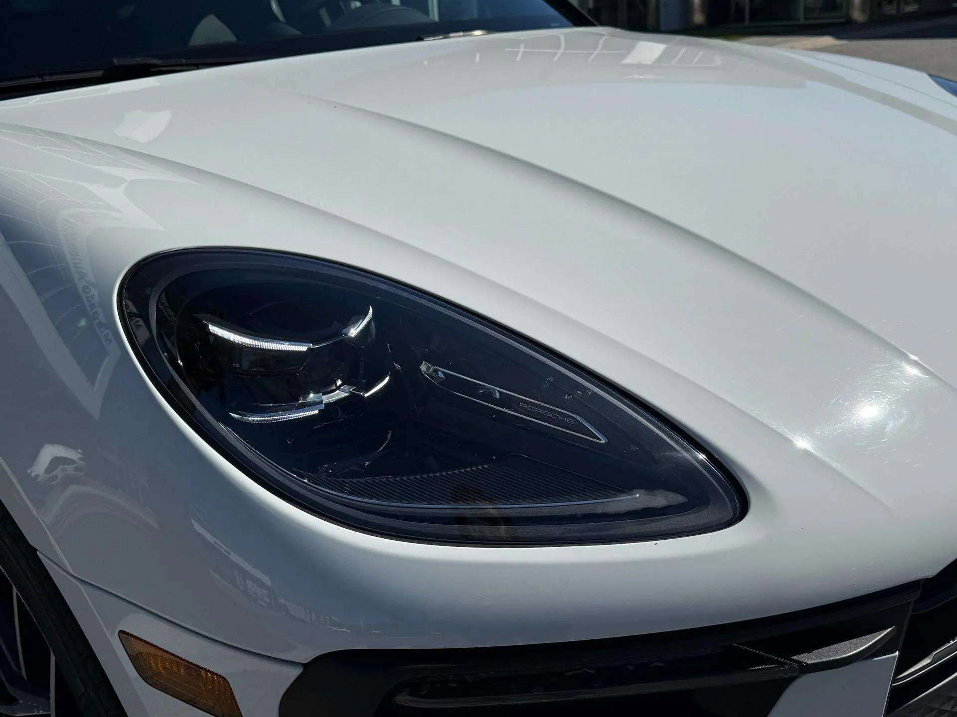Used 2024 Porsche Macan image 16