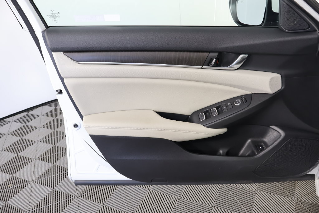 Used 2020 Honda Accord EX image 12