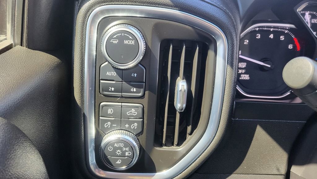Used 2021 GMC Sierra 1500 SLT w/ X31 Off-Road Package AWD/4WD image 30