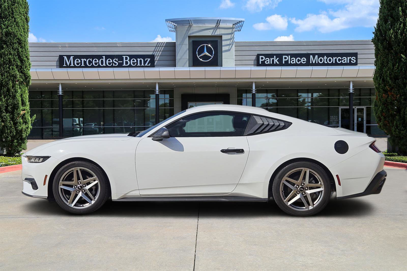 Used 2024 Ford Mustang Coupe image 3
