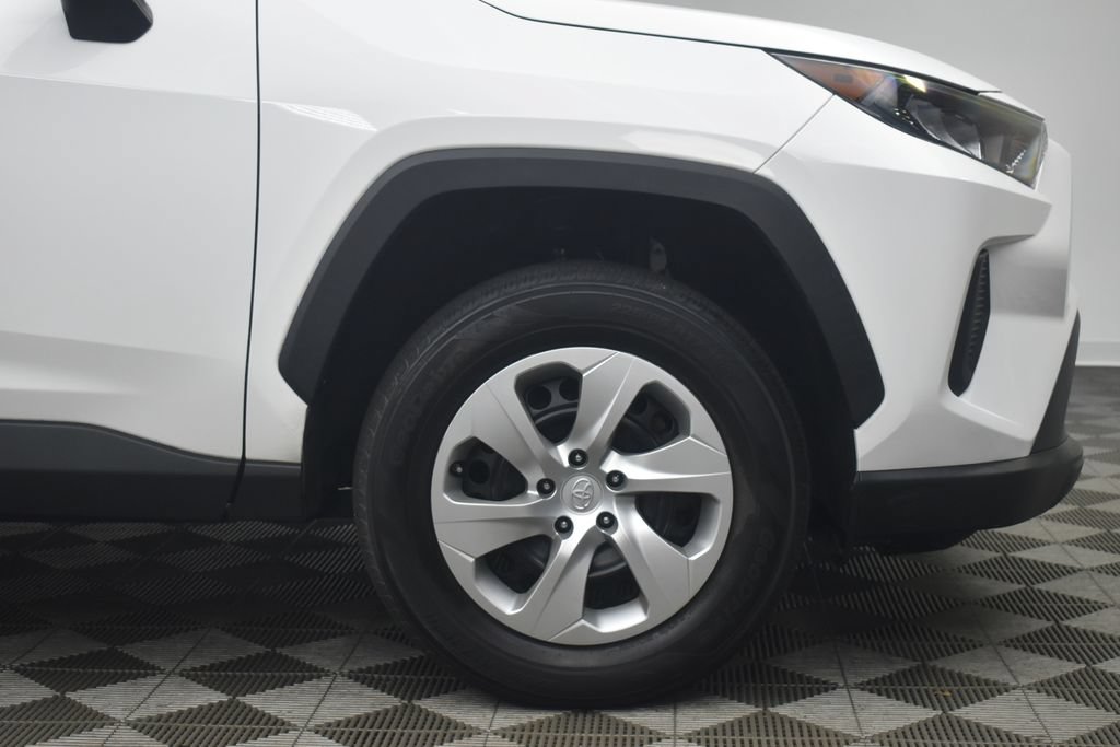 Used 2021 Toyota RAV4 LE AWD/4WD image 29