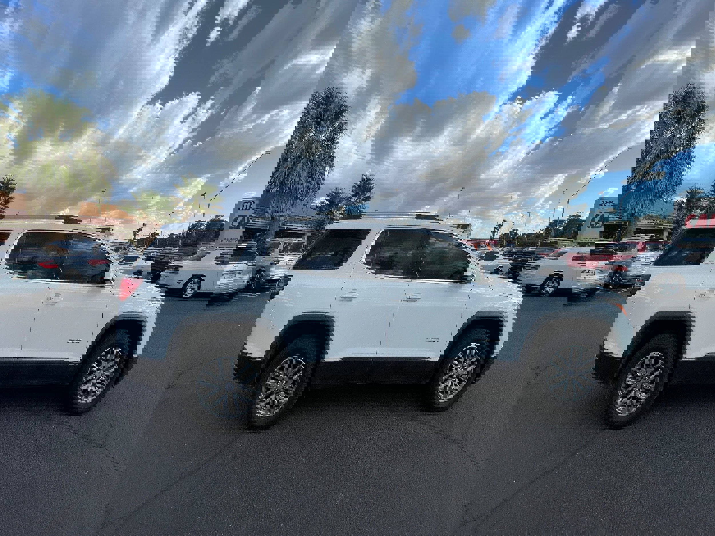 Used 2017 GMC Acadia SLE w/ Driver Alert Package I image 6