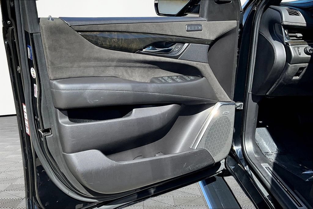 Used 2020 Cadillac Escalade Platinum AWD/4WD image 19