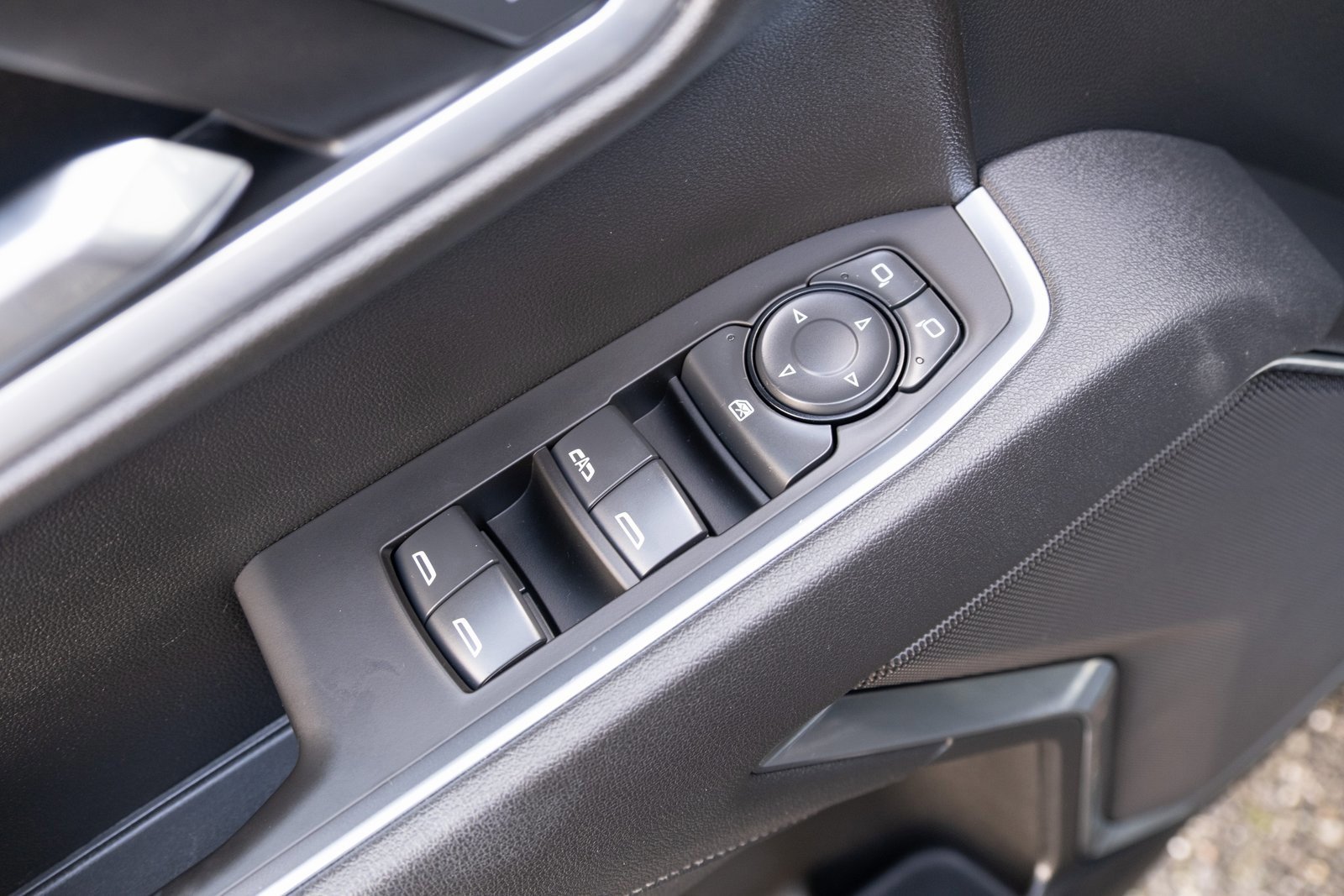 Used 2025 Chevrolet Silverado 1500 LT image 14