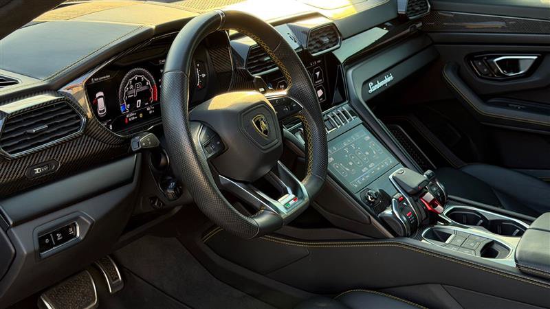 Used 2021 Lamborghini Urus AWD/4WD image 40
