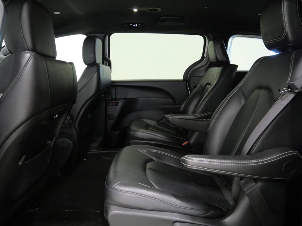 Used 2024 Chrysler Pacifica Limited FWD image 23