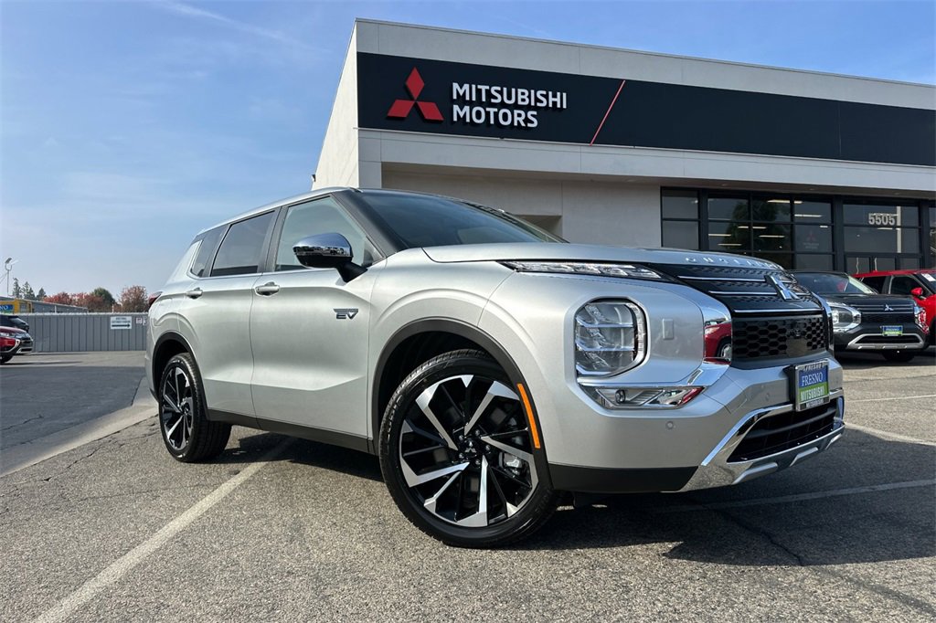 New 2025 Mitsubishi Outlander SE image 2