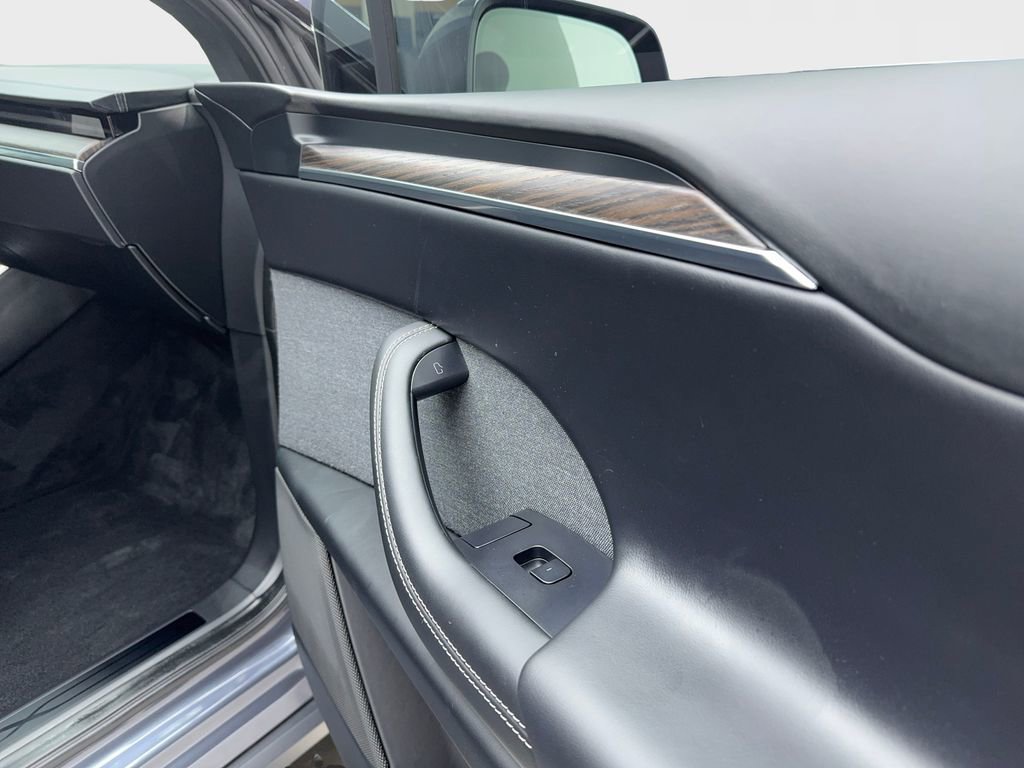 Used 2023 Tesla Model X image 44