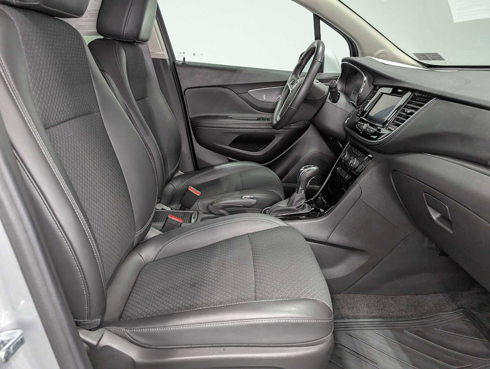 Used 2022 Buick Encore Preferred w/ Safety Package image 38