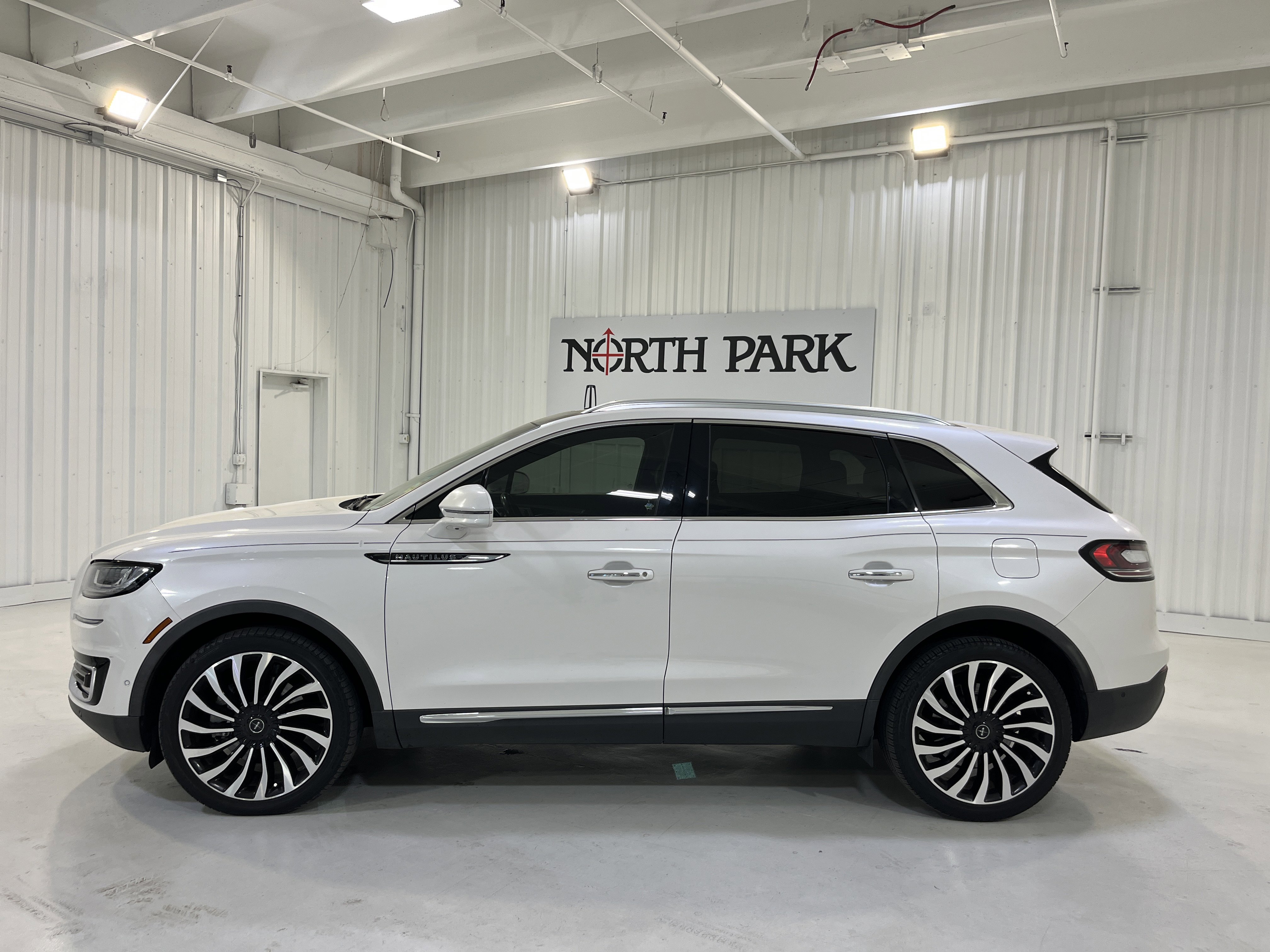 Used 2019 Lincoln Nautilus Black Label AWD/4WD image 2