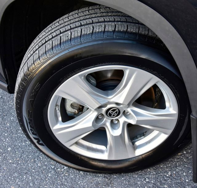 Used 2023 Toyota Highlander LE image 33