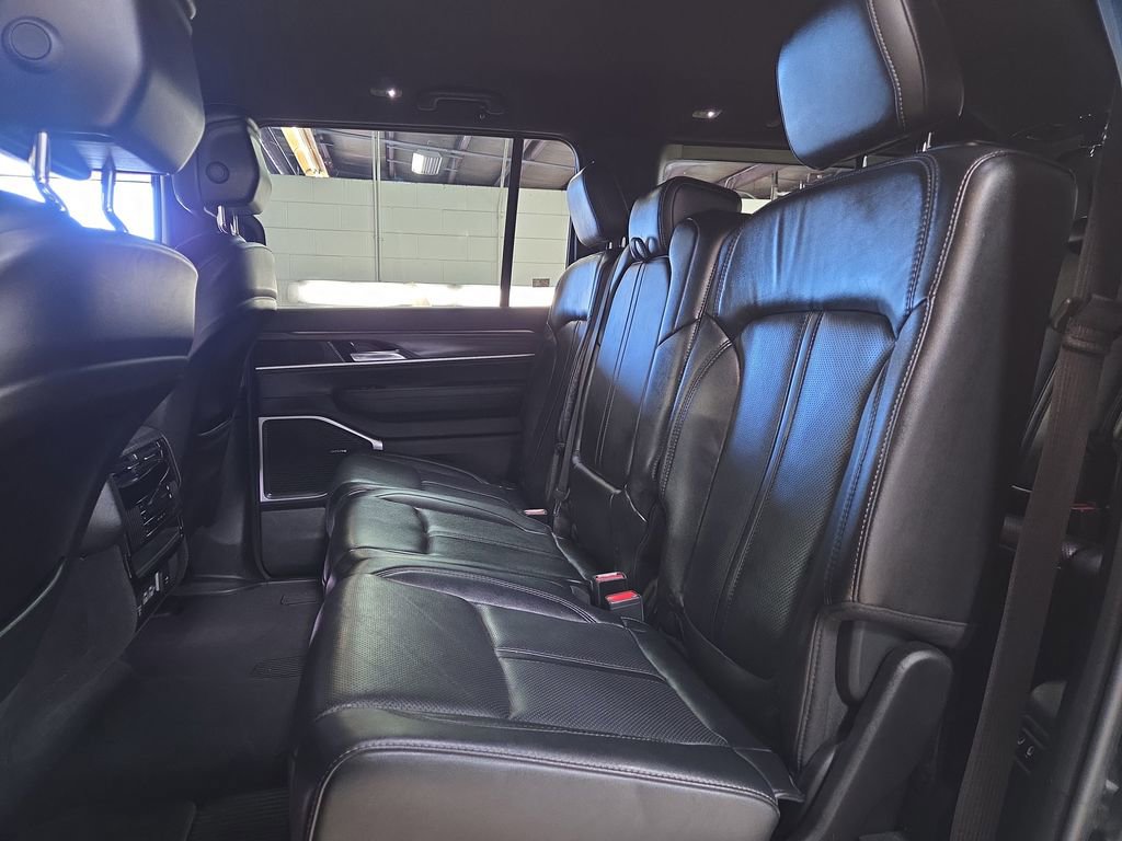 Used 2023 Jeep Wagoneer Series III w/ Preferred Equipment Group image 23