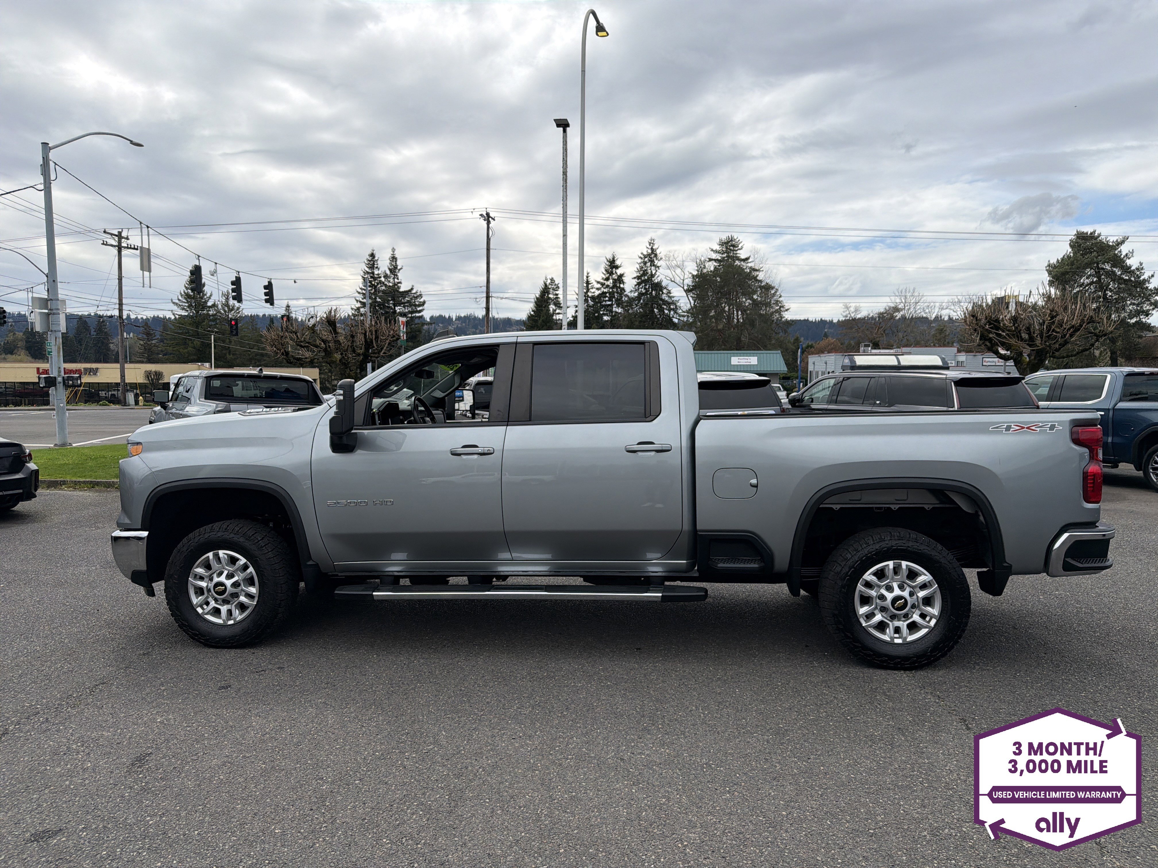 Used 2024 Chevrolet Silverado 2500 LT w/ Convenience Package image 2