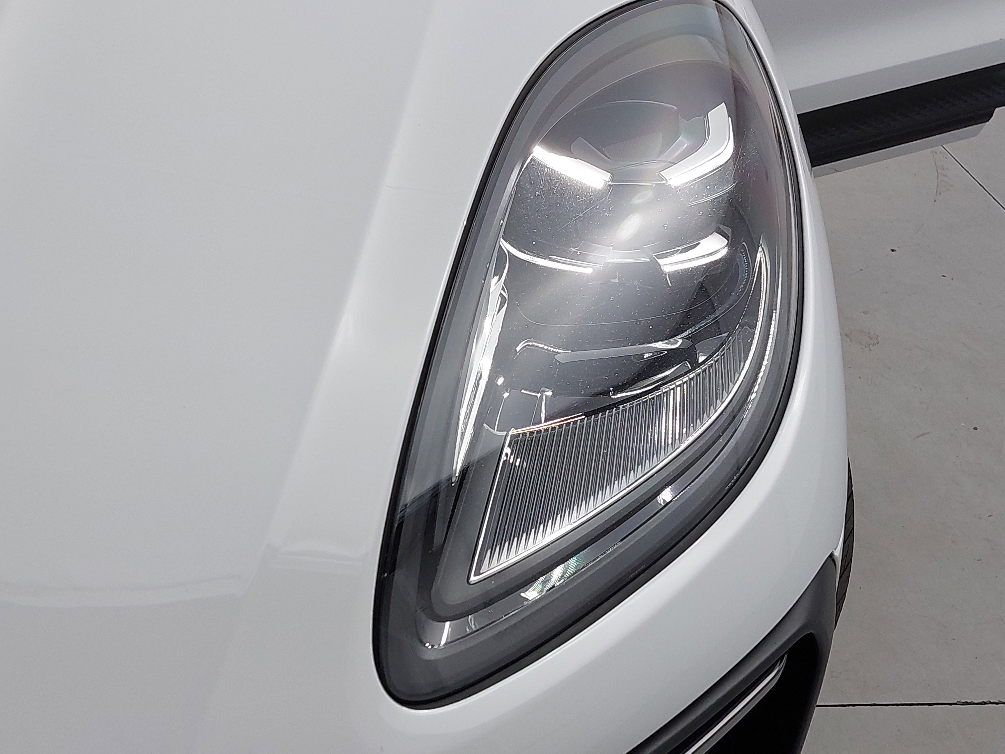 Used 2023 Porsche Macan image 32