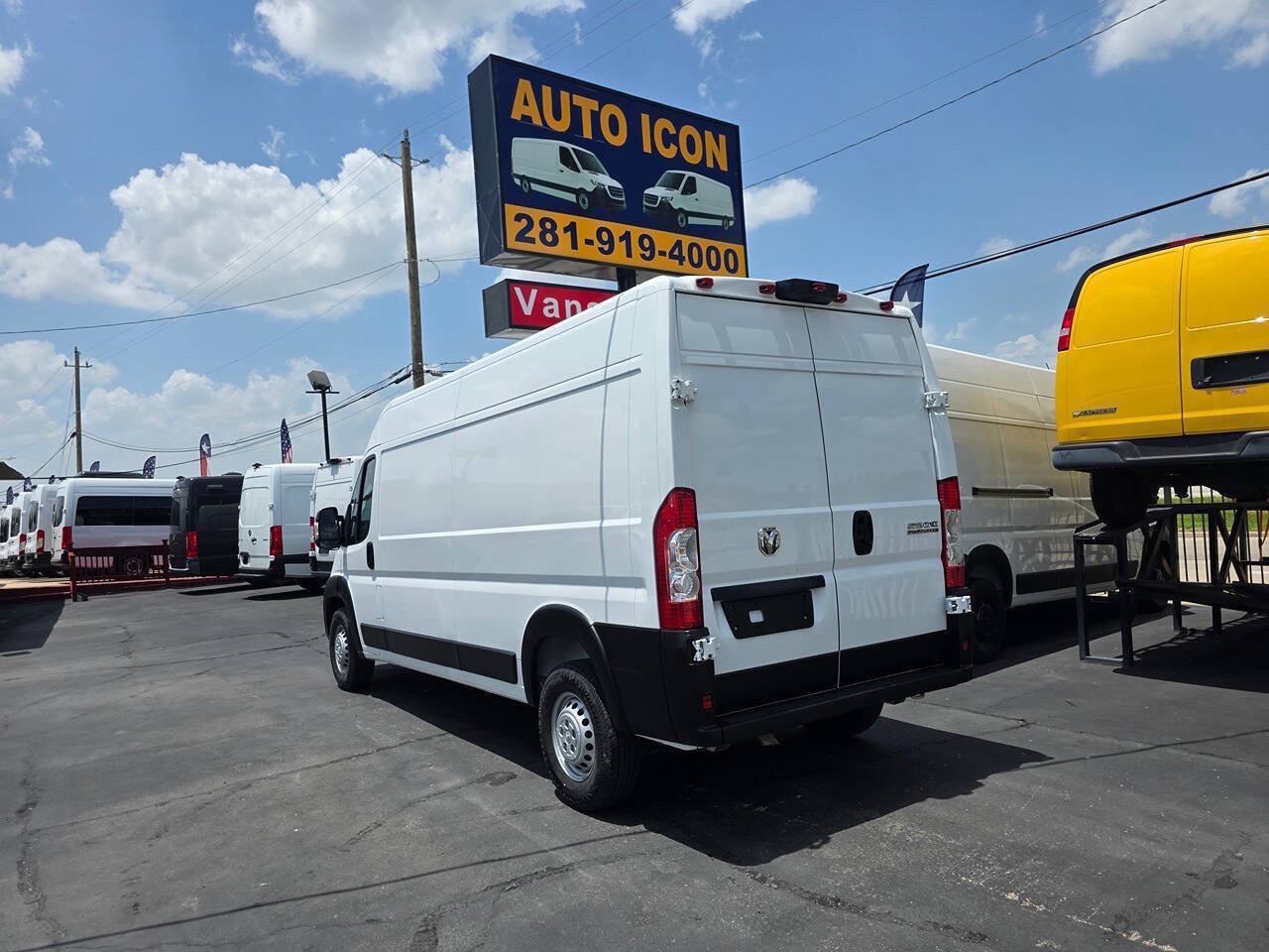 Used 2025 RAM ProMaster 2500 w/ Convenience Group FWD image 2